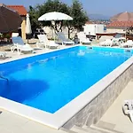 Seaside With A Swimming Pool Posedarje, Novigrad - 6162 بوسيدارجي