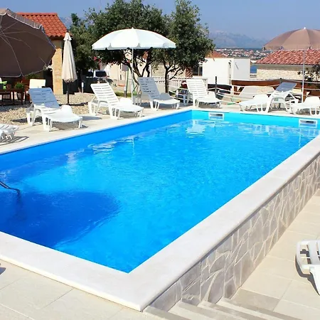 Seaside With A Swimming Pool Posedarje, Novigrad - 6162 Posedarje