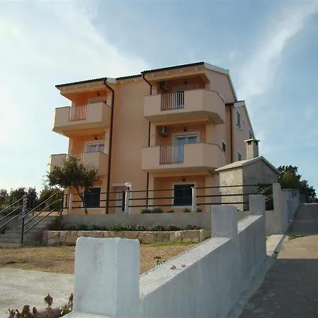 Seaside With A Swimming Pool Posedarje, Novigrad - 6162 *