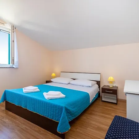 Seaside With A Swimming Pool Posedarje, Novigrad - 6162 Apartman