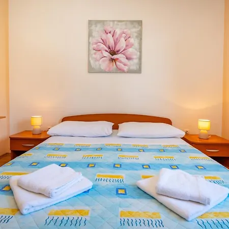 Apartament Seaside With A Swimming Pool Posedarje, Novigrad - 6162 Posedarje
