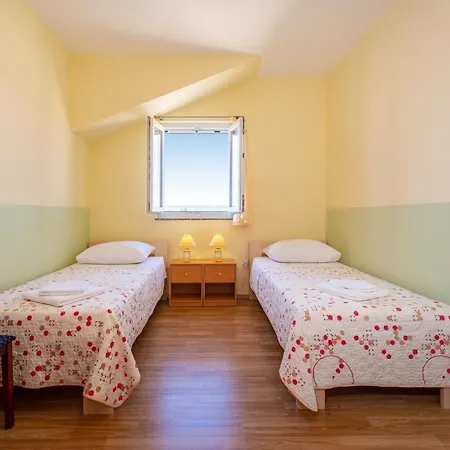 Seaside With A Swimming Pool Posedarje, Novigrad - 6162 Apartman