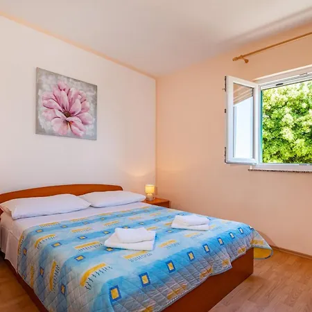 Seaside With A Swimming Pool Posedarje, Novigrad - 6162 Apartman Posedarje