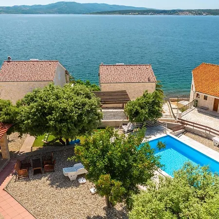 Seaside With A Swimming Pool Posedarje, Novigrad - 6162 Posedarje