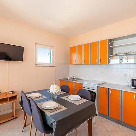 Seaside With A Swimming Pool Posedarje, Novigrad - 6162 Apartman *