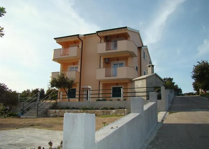 Seaside With A Swimming Pool Posedarje, Novigrad - 6162 *