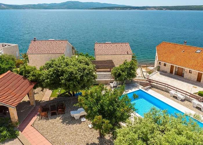 Seaside With A Swimming Pool Posedarje, Novigrad - 6162 Posedarje